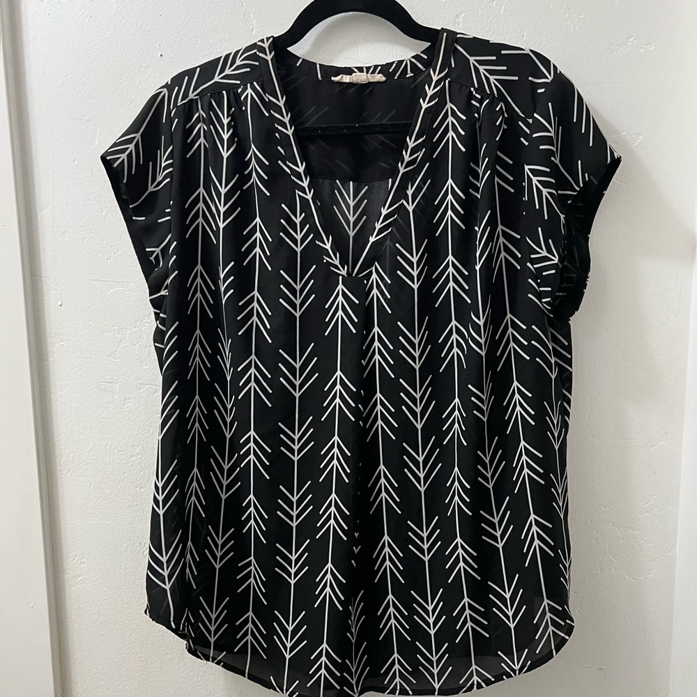 Black and White Blouse Size XXL